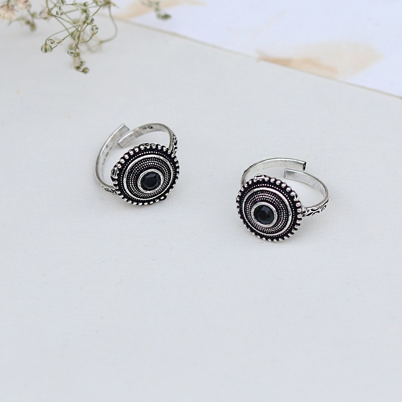 Teejh Shaanvi Black Stone Silver Oxidised Toe Rings